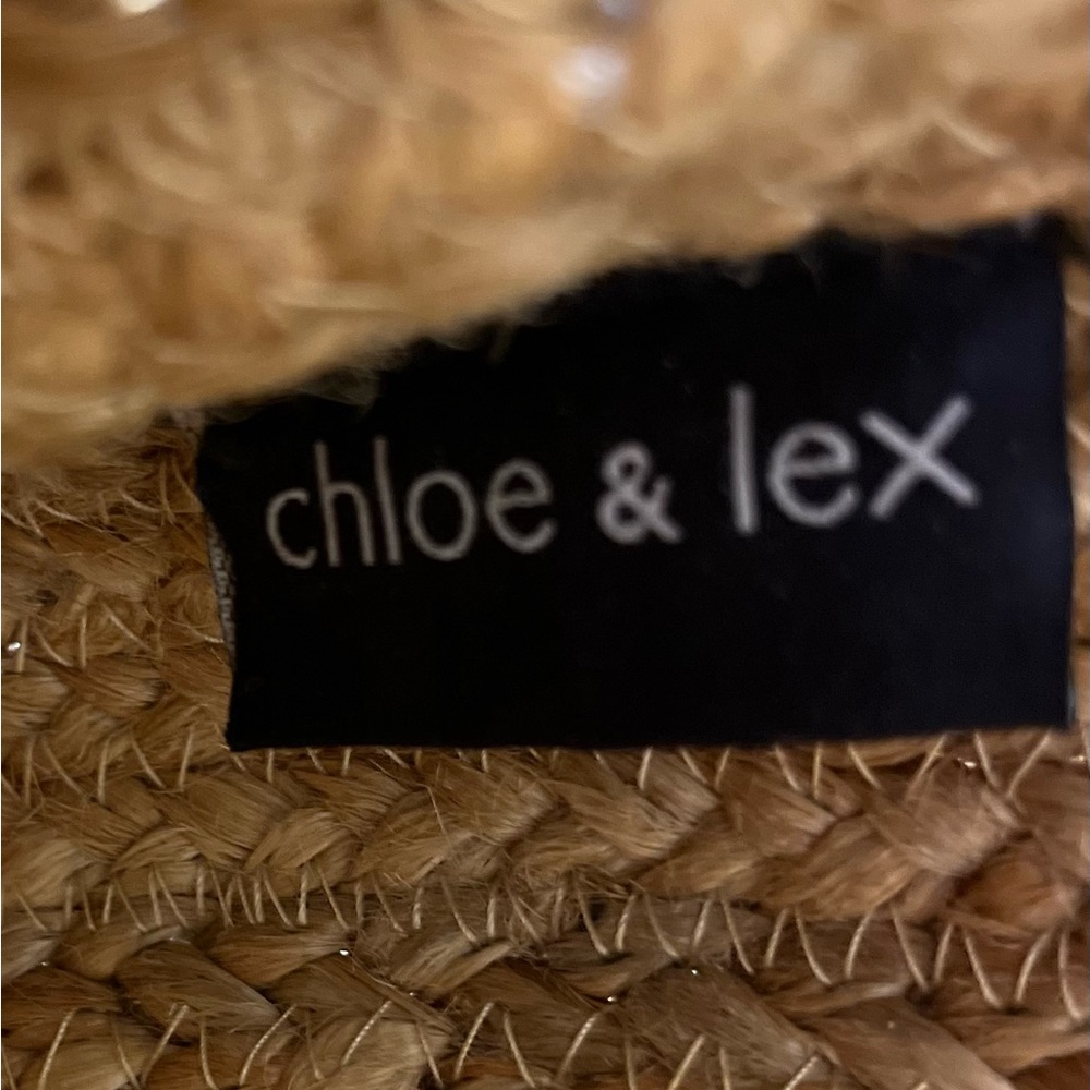 Chloe & Lex White Floral Round Jute Tote Bag with Wooden Handles - Picture 7 of 9